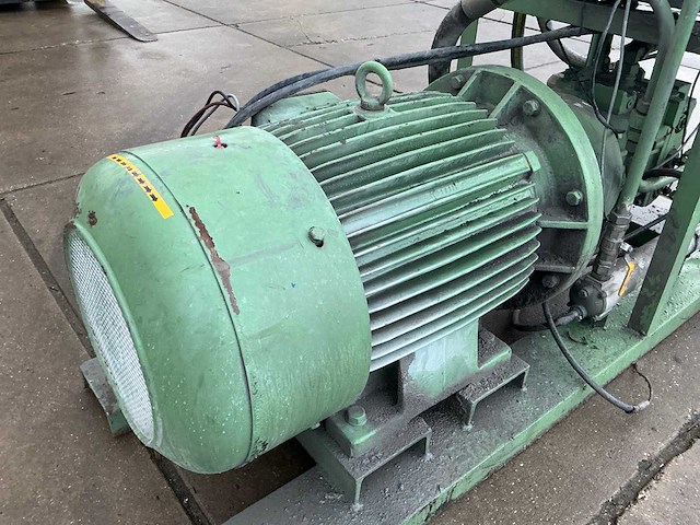 Pomp 55 kw met tank - afbeelding 15 van  16