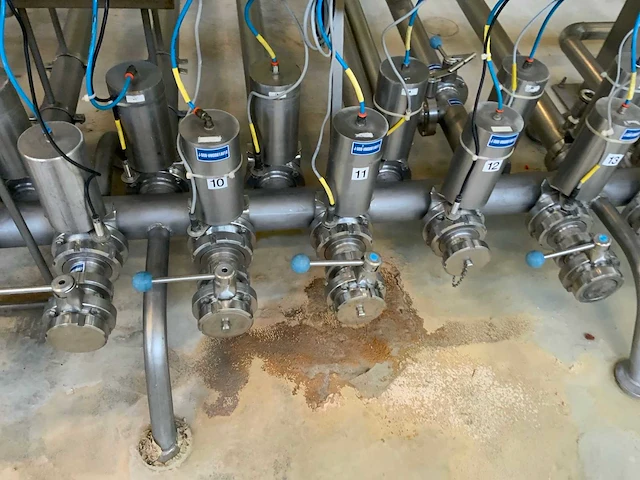 Pomp met 14 pneumatische kleppen - afbeelding 10 van  13