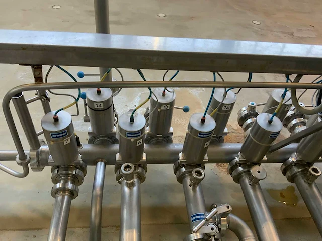 Pomp met 14 pneumatische kleppen - afbeelding 2 van  13