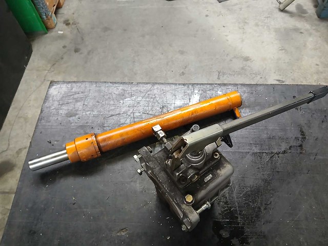 Pomp met cilinder - afbeelding 4 van  4