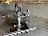 Pomp met slangen - afbeelding 1 van  3