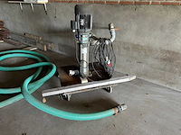 Pomp met slangen - afbeelding 3 van  3