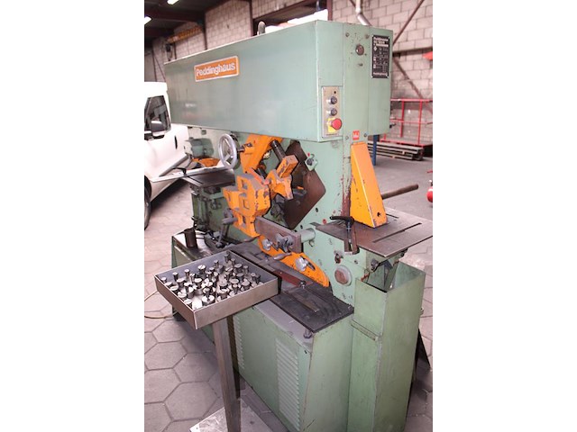 Ponsmachine peddinghaus 60/100h met diverse ponsen. machinenr 4423056885021. - afbeelding 3 van  5