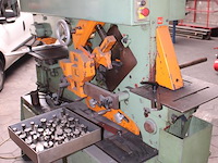 Ponsmachine peddinghaus 60/100h met diverse ponsen. machinenr 4423056885021. - afbeelding 3 van  5