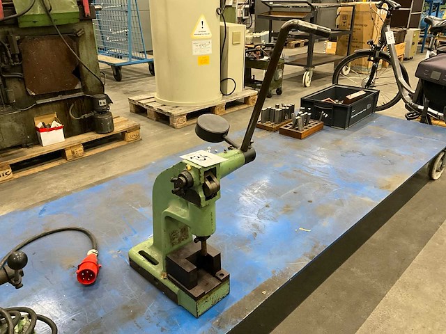 Ponsmachine - afbeelding 1 van  5