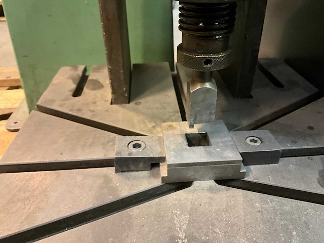 Ponsmachine - afbeelding 12 van  15