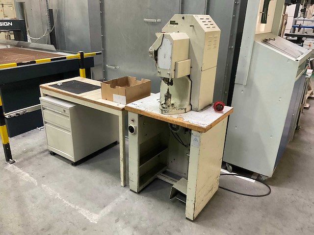 Ponsmachine - afbeelding 1 van  11