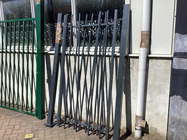 Poort 1 mrt met palen - afbeelding 2 van  5