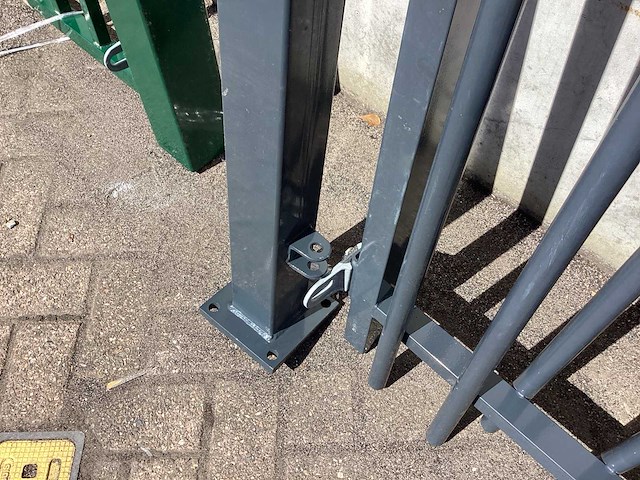 Poort 1 mrt met palen - afbeelding 4 van  5