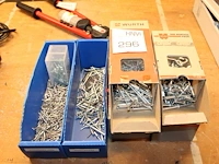 Popnagels in diverse maten en uitvoeringen.