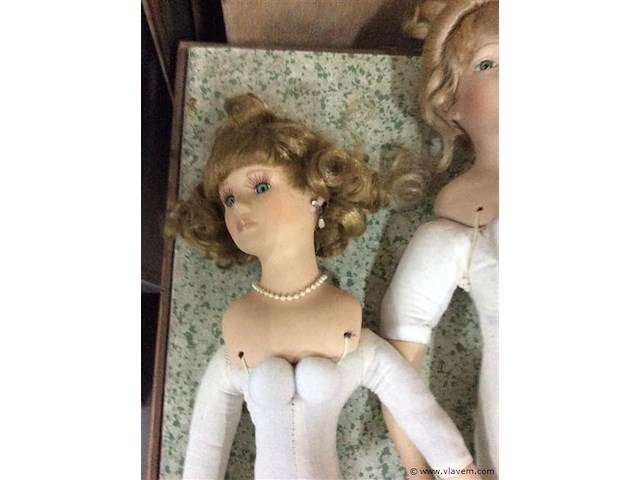 Poppen porcelein 2stuks - afbeelding 2 van  3