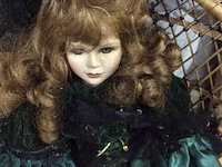 Poppen porcelein 3stuks - afbeelding 2 van  4