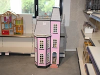 Poppenhuis. hoogte 152 cm