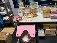 Poppenhuis & toebehoren - afbeelding 1 van  9