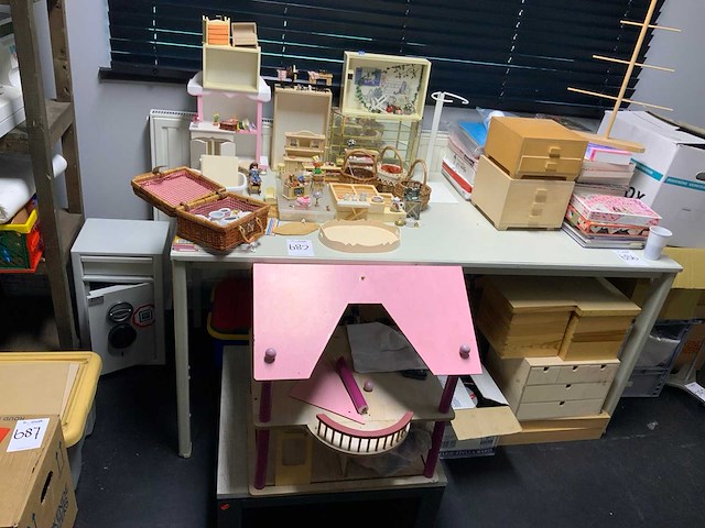 Poppenhuis & toebehoren - afbeelding 2 van  9