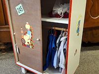 Poppenkledingkastje inclusief kleding - afbeelding 1 van  3