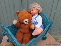 Poppenwieg met diverse poppen - afbeelding 2 van  3