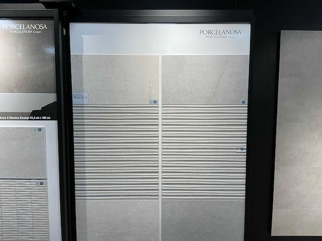 Porcelanosa - tegeldisplay - afbeelding 32 van  33