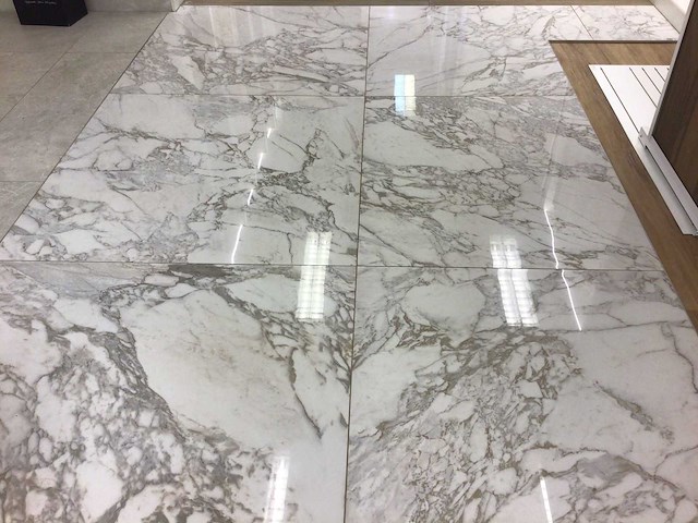 Porcelanosa dolomiti gepolijst 59,6x59,6 cm tegel 44,4 m² - afbeelding 2 van  7