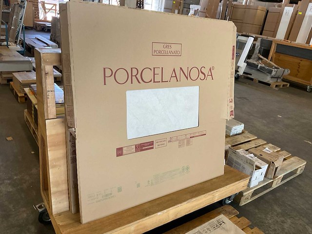 Porcelanosa vloertegel 120x120 cm ca. 14 m² met wand plint (10x) - afbeelding 1 van  5