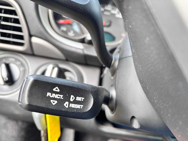 Porsche - 2005 - 911 cabrio - 3.6 carrera 4 - 73-sr-jt - afbeelding 18 van  36