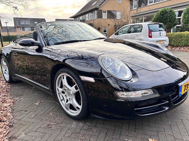Porsche - 2005 - 911 cabrio - 3.6 carrera 4 - 73-sr-jt - afbeelding 33 van  36