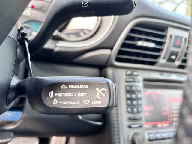 Porsche - 2005 - 911 cabrio - 3.6 carrera 4 - 73-sr-jt - afbeelding 19 van  36