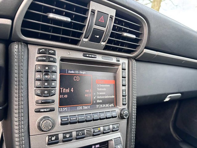 Porsche - 2005 - 911 cabrio - 3.6 carrera 4 - 73-sr-jt - afbeelding 20 van  36