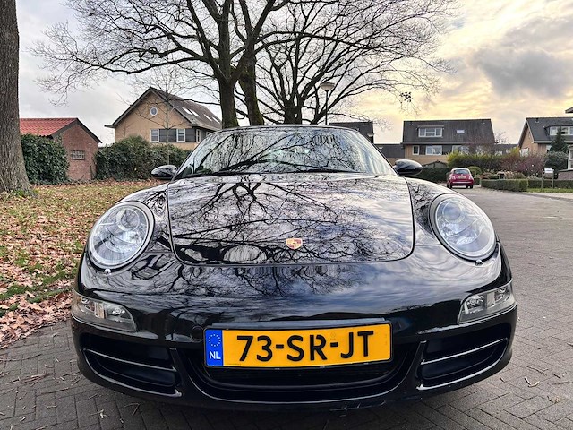 Porsche - 2005 - 911 cabrio - 3.6 carrera 4 - 73-sr-jt - afbeelding 32 van  36