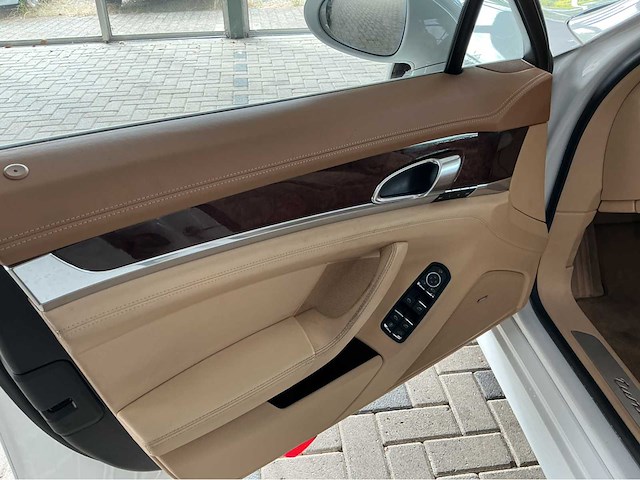 Porsche - 2009 - panamera - turbo 4.8 v8 500pk 2009 btw auto - personenauto - afbeelding 29 van  46
