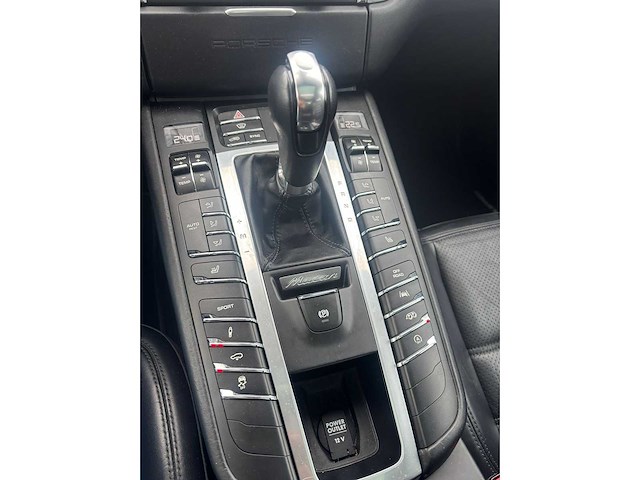 Porsche - 2016 - macan - 3.0 gts - j-261-lz - afbeelding 20 van  32