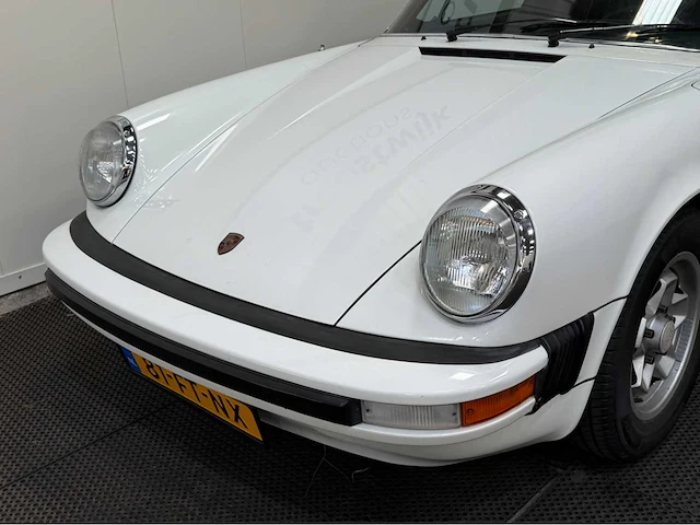 Porsche - 911 - t targa - oldtimer - 1976 - afbeelding 4 van  35