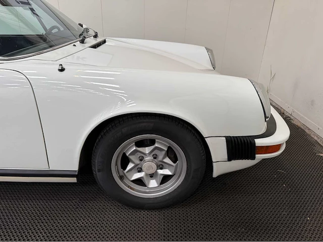 Porsche - 911 - t targa - oldtimer - 1976 - afbeelding 15 van  35
