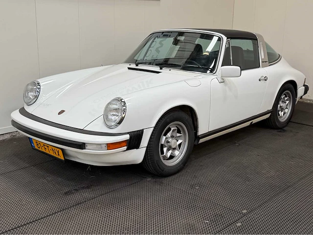 Porsche - 911 - t targa - oldtimer - 1976 - afbeelding 12 van  35