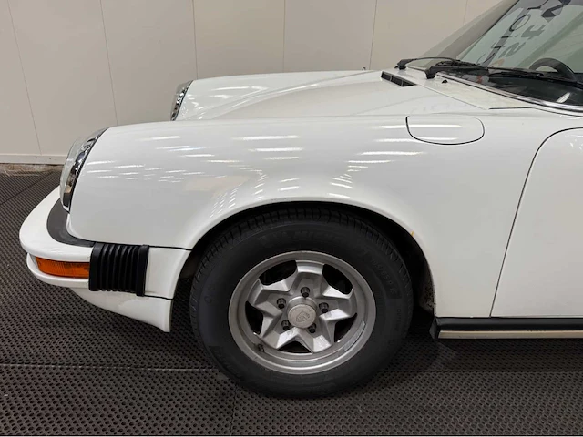 Porsche - 911 - t targa - oldtimer - 1976 - afbeelding 24 van  35