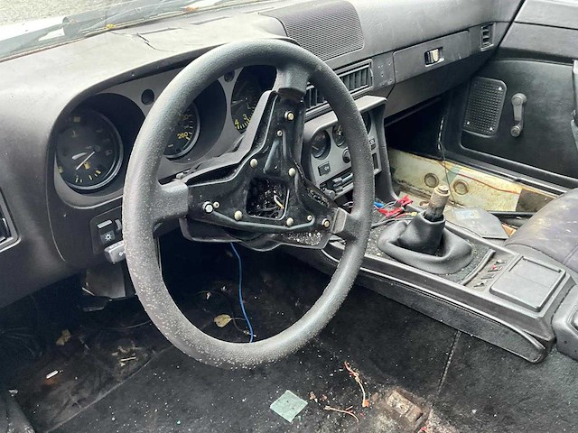 Porsche - 944 - 2.5 coupé - oldtimer - afbeelding 8 van  16