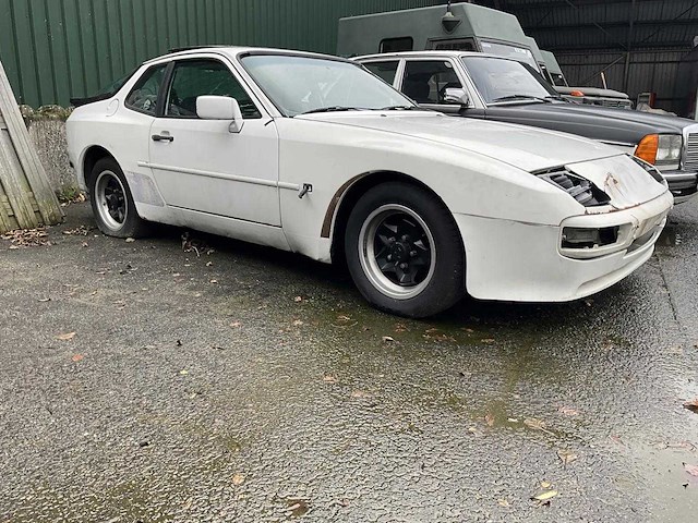 Porsche - 944 - 2.5 coupé - oldtimer - afbeelding 11 van  16