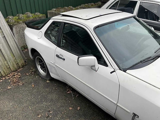 Porsche - 944 - 2.5 coupé - oldtimer - afbeelding 13 van  16
