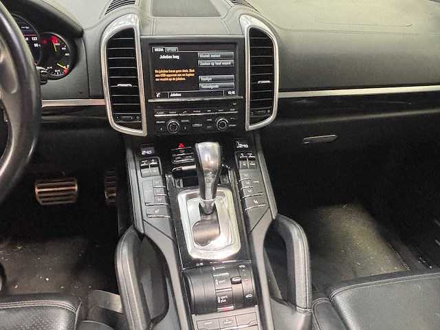 Porsche - cayenne - 3.0 s e-hybrid - car - 2015 - afbeelding 3 van  30