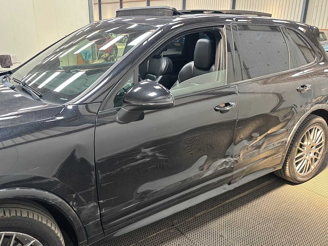 Porsche - cayenne - 3.0 s e-hybrid - car - 2015 - afbeelding 19 van  30