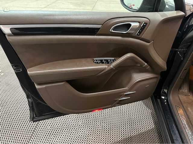 Porsche - cayenne - 3.0 v6 - hybride - personenauto - 2011 - afbeelding 10 van  33