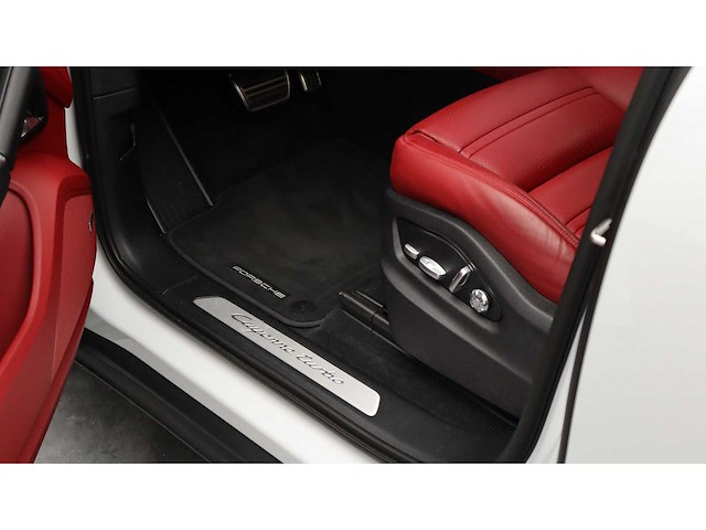 Porsche - cayenne - 4.0 turbo - 15300 km - tb-071-f - 2018 - afbeelding 11 van  35