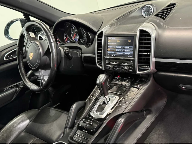 Porsche - cayenne - 4.2 v8 d s - personenauto - 2013 - afbeelding 3 van  17