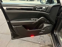 Porsche - cayenne - 4.2 v8 d s - personenauto - 2013 - afbeelding 9 van  17
