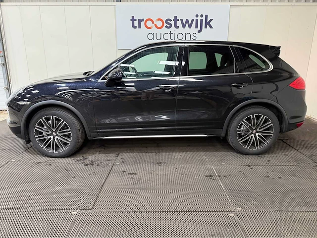 Porsche - cayenne - 4.2 v8 d s - personenauto - 2013 - afbeelding 11 van  17