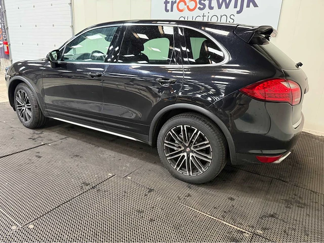 Porsche - cayenne - 4.2 v8 d s - personenauto - 2013 - afbeelding 12 van  17