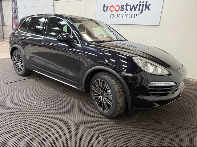 Porsche - cayenne - 4.2 v8 d s - personenauto - 2013 - afbeelding 15 van  17