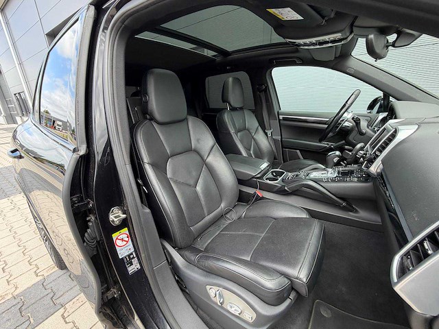 Porsche - cayenne - 4.2 v8 d s - personenauto - 2015 - afbeelding 3 van  30