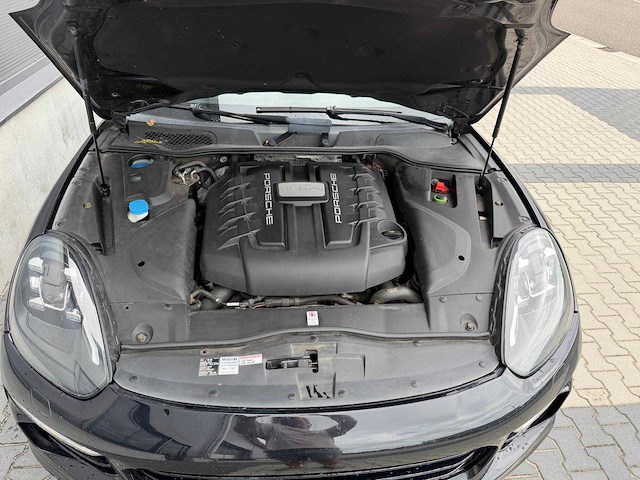 Porsche - cayenne - 4.2 v8 d s - personenauto - 2015 - afbeelding 18 van  30