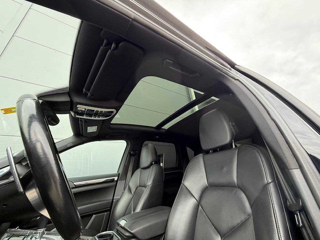 Porsche - cayenne - 4.2 v8 d s - personenauto - 2015 - afbeelding 23 van  30